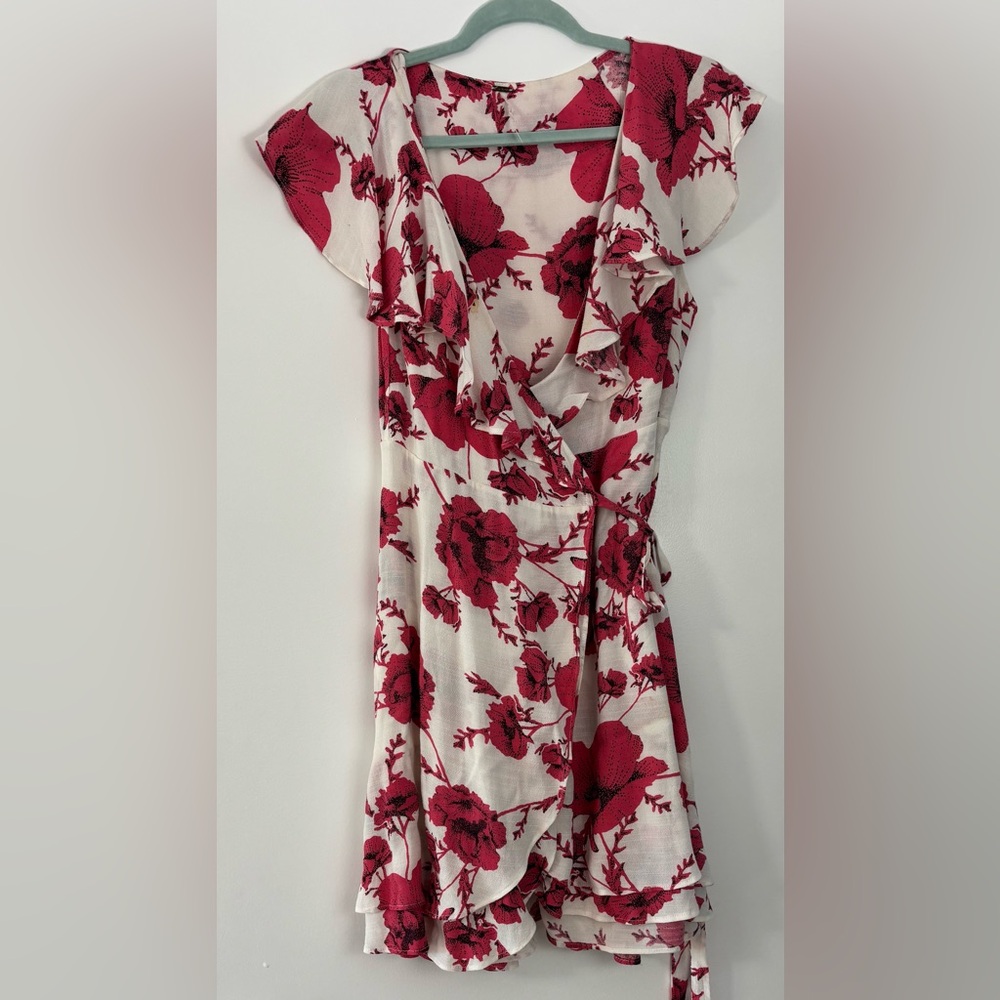 FREE PEOPLE Casual, Classy Wrap Dress Off White with Reddish Pink Flowers Size M